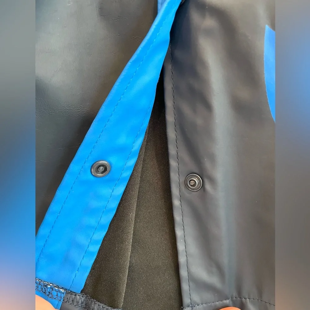 💦 100% Waterproof Jacket - Picture 3 of 8